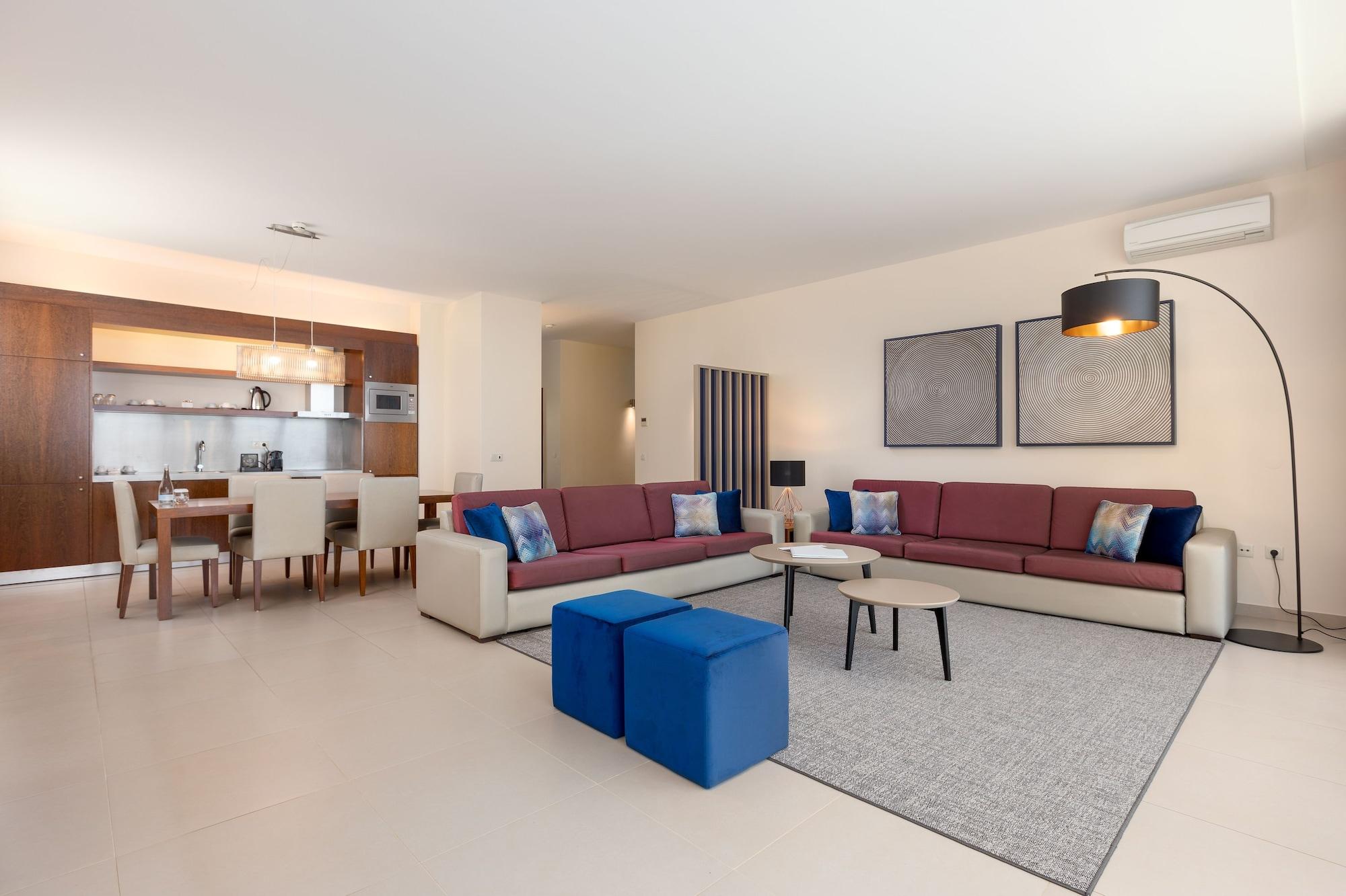 The Westin Salgados Beach Resort, Algarve Албуфейра Экстерьер фото A living room with a floor lamp