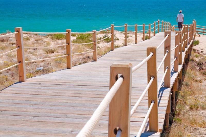 The Westin Salgados Beach Resort, Algarve Албуфейра Экстерьер фото Boardwalk at the beach